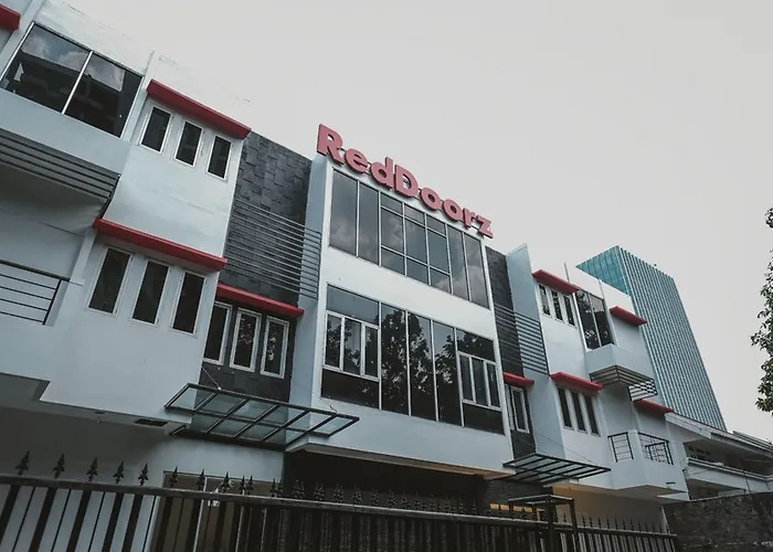 Reddoorz Plus Near Plaza Blok M Jakarta